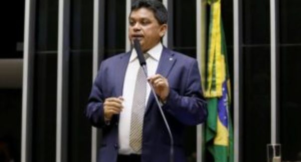 Projeto leva internet a alunos e professores de escolas públicas
