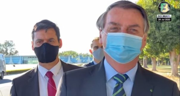 Bolsonaro reage com ironia a “pacto” com Flávio Dino