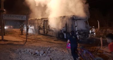 Criminosos ateiam fogo em ônibus no município de Imperatriz
