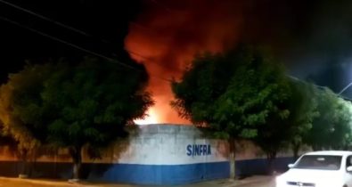 Incêndio destrói máquinas e veículos na SINFRA em Imperatriz