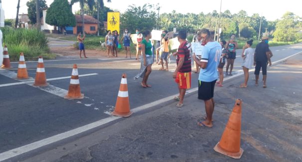 Após acidente na BR-135, moradores realizam protesto na manhã desta quarta