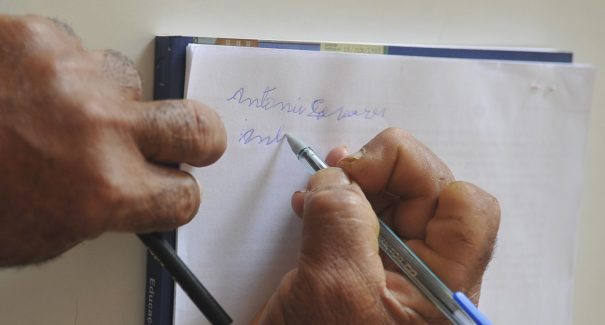 Analfabetismo cai, mas Brasil ainda tem 11 milhões sem ler e escrever