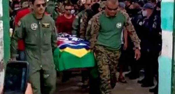 Corpo de sargento do CTA morto durante ocorrência é enterrado