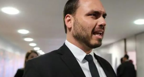 Carlos Bolsonaro perde foro especial em caso de funcionários fantasmas