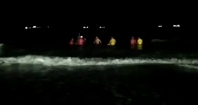 Kitesurfistas que estavam à deriva na praia do Calhau são resgatados