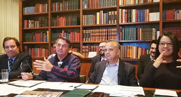 Bolsonaro diz que pode vetar trechos do PL das Fake News