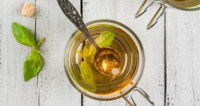 4 benefícios do chá de manjericão