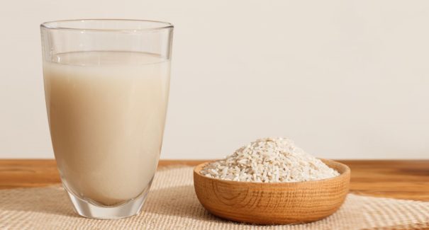 4 benefícios da água de arroz para a pele