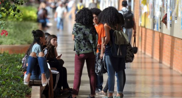 Estudantes com Fies podem suspender parcelas a partir de hoje