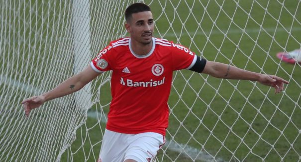 Inter vence e segue líder do campeonato brasileiro
