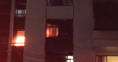 Vídeo: apartamento pega fogo no bairro do Calhau, em São Luís
