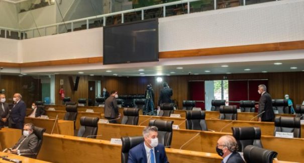 Deputados aprovam medidas provisórias em sessão plenária desta terça