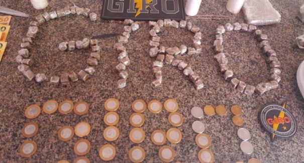 Polícia apreende armas e drogas no Parque Nice Lobão