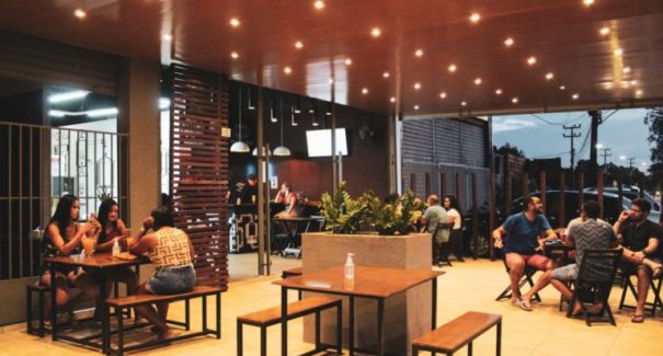 Cervejaria Duobus traz proposta original e permite que clientes bebam na fonte