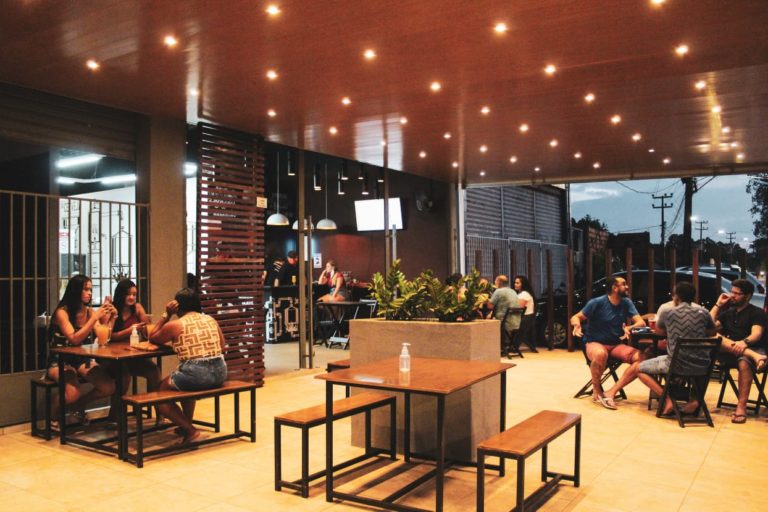 Cervejaria Duobus traz proposta original e permite que clientes bebam na fonte