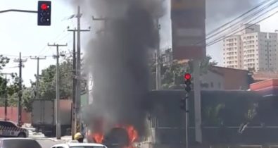 Vídeo: Carro pega fogo na Avenida dos Franceses em São Luís