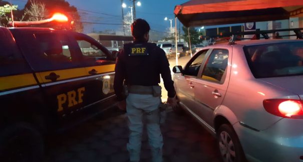 Homem furta carro do amigo para resolver problemas pessoais