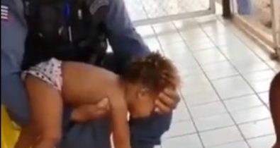 Bebê se afoga em piscina e é salvo por PMs em Caxias