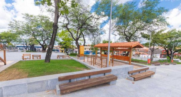 Prefeito Edivaldo Holanda  entrega nova Praça da Bíblia