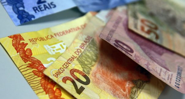Governo apresenta calendário para recebimento do Auxílio Brasil