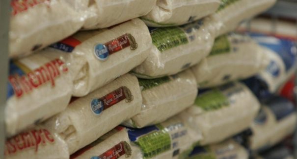 Alta do preço dos alimentos dá início a movimento político para manter auxílio em R$ 600