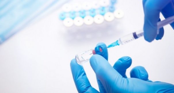 Estudo da “vacina de Oxford” contra o novo coronavírus é suspenso