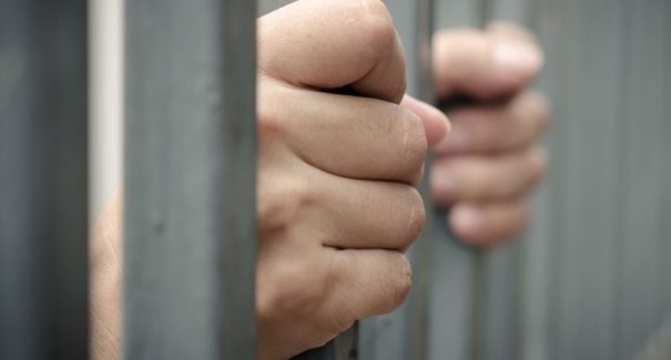 Homem é preso após descumprir medida protetiva de urgência contra ex-companheira