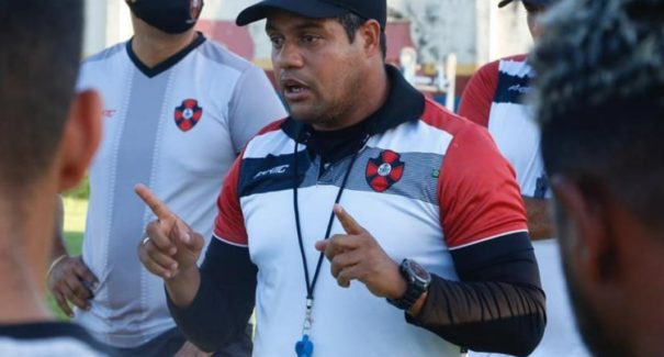 Dejair anuncia saída do Moto Club: “é momento de chegar um outro profissional”