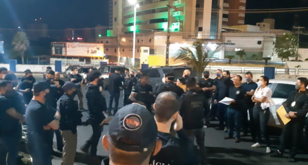 Megaoperação da Polícia prende mais de 20 integrantes de facção e apreende R$ 4 mil