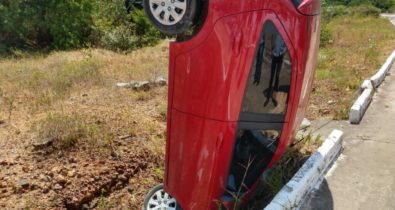Motorista perde controle do carro que cai em vala na Via Expressa, em São Luís