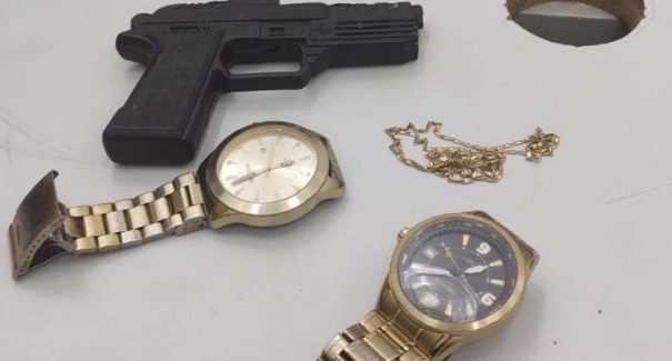 Polícia prende homem e apreende adolescente no Oiteiro da Cruz