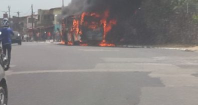 Ônibus pega fogo em avenida próximo ao estádio do Castelão