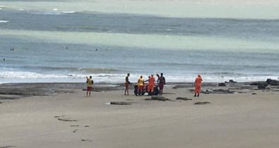 Vídeo: Homem desaparece no mar na praia da Ponta D’ areia