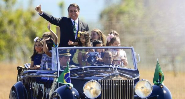 Presidente Bolsonaro cumprimentou apoiadores na solenidade do 7 de setembro