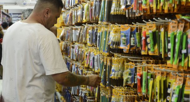 Inmetro recomenda atenção na compra de materiais escolares