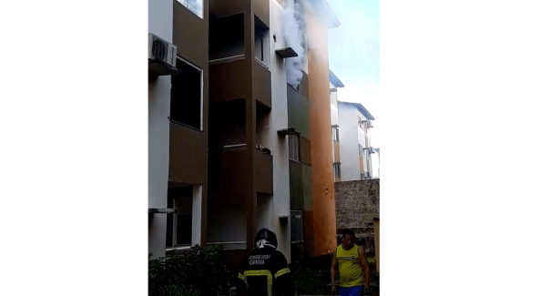Incêndio atinge condomínio no bairro do Anil, em São Luís
