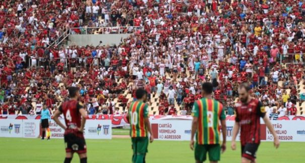 Federação estuda volta do torcedor aos estádios