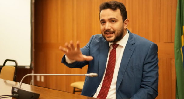 Live dos Candidatos: assista aqui entrevista com Dr. Yglésio, do Pros