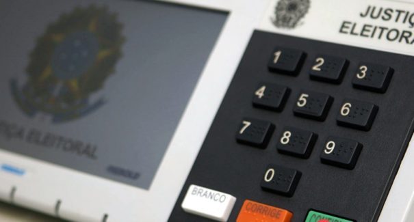 Apenas Cuba, Venezuela e Brasil usam urnas eletrônicas? Checamos!