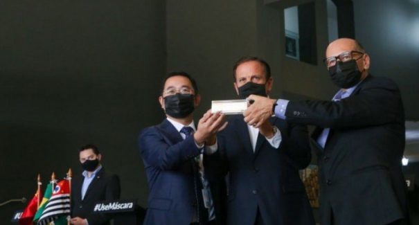 Brasil volta a registrar mais de 1 mil mortes em 24 horas; Doria prevê vacinação em dezembro