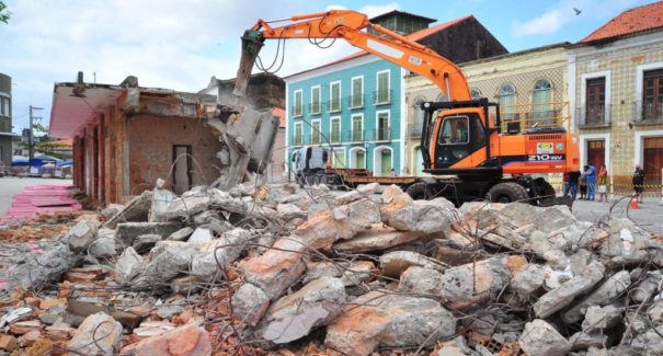 Abrigo da Praça João Lisboa é demolido