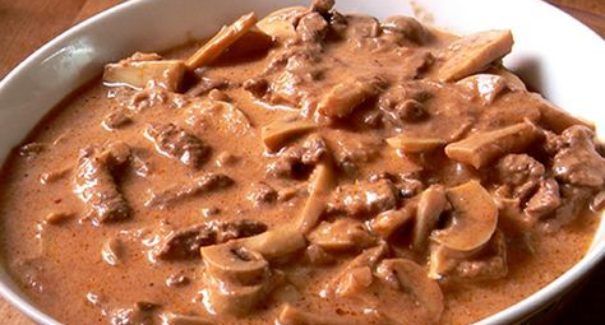 Almoço especial: Strogonoff de carne e arroz soltinho