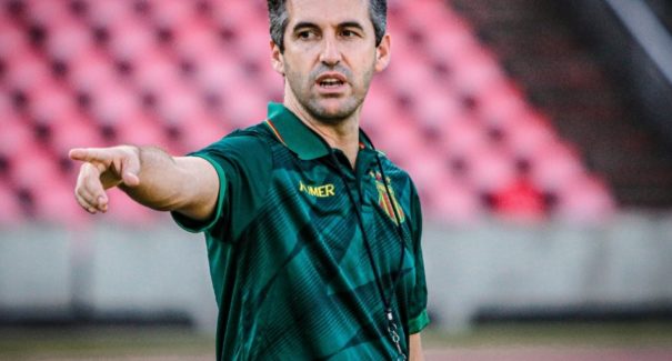 “Não podemos ir lá só pra defender”, aponta Condé para jogo com Cruzeiro