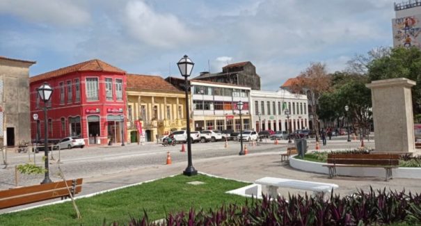 Confira o charme da nova Praça João Lisboa