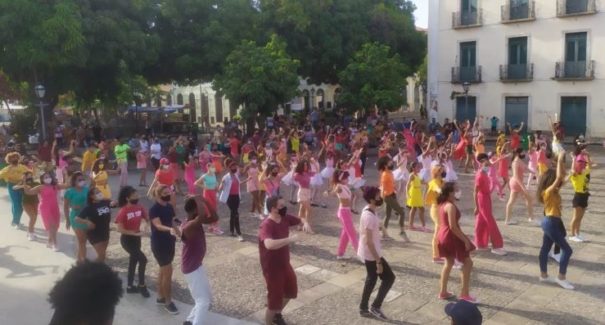 Gravação de clipe na Praça Maria Aragão promove combate a fome