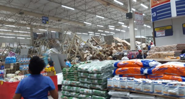 Um morto e oito feridos em desabamento no Supermercado Mateus; Veja vídeos