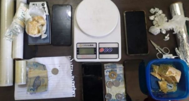 Polícia prende suspeitos de tráfico de drogas em residência no Sá Viana
