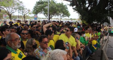 Apoiadores lotam aeroporto para chegada de Jair Bolsonaro em São Luís