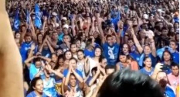 Vídeo: Candidato à prefeitura da cidade de Alto Alegre do Pindaré provoca aglomeração durante comício