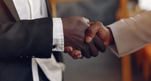 Pela primeira vez número de candidatos pretos e pardos supera o de brancos nas eleições em 2020